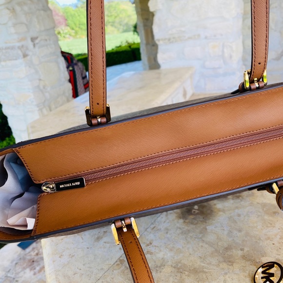 NWT Michael Kors Gilly Drawstring Laptop MK&wallet - Picture 4 of 15